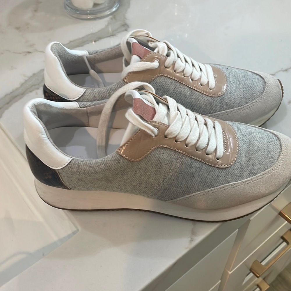 Banana Republic Sneakers
